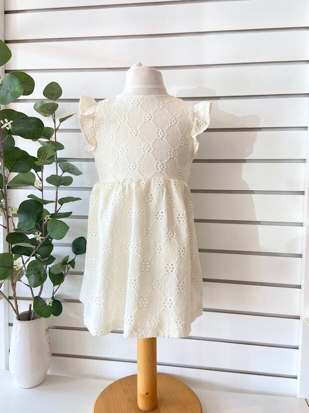 Robe ivoire à œillets