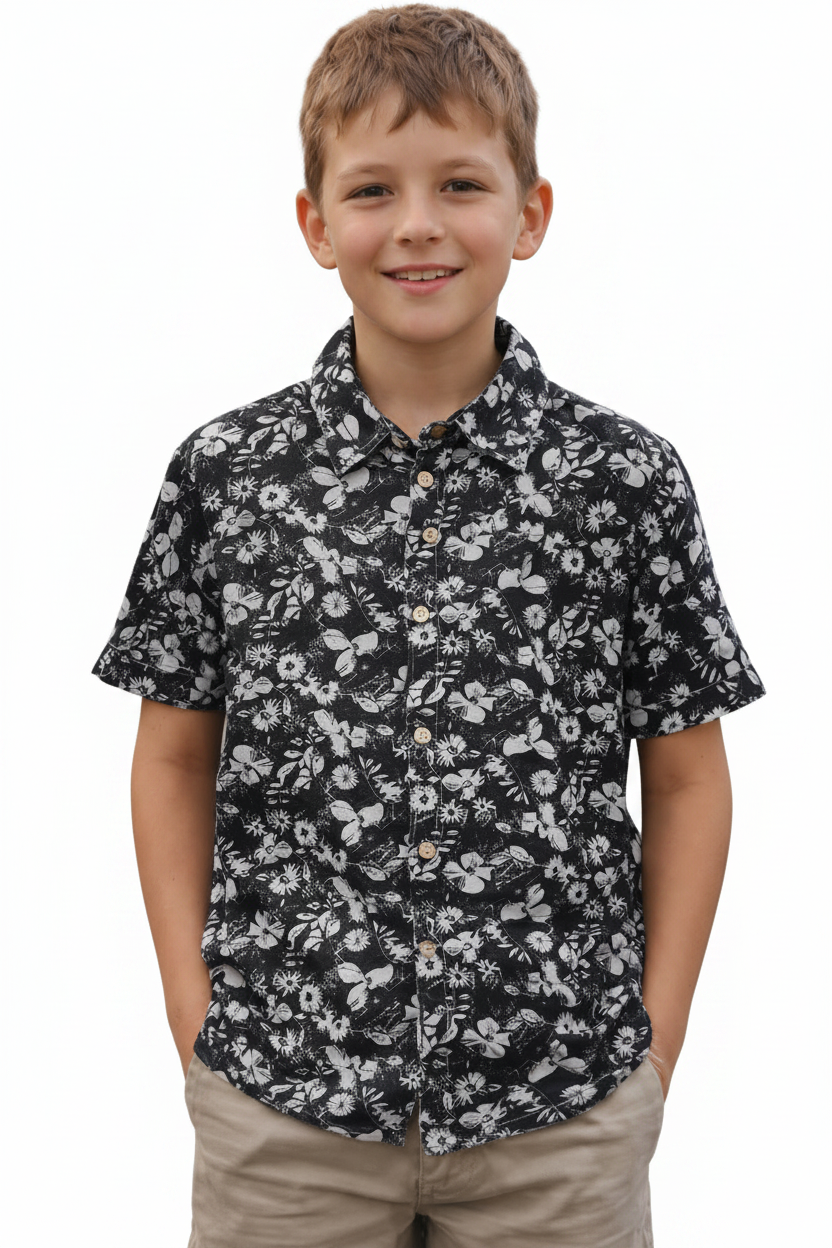 Chemise Noire avec Fleure Blanche Délicate