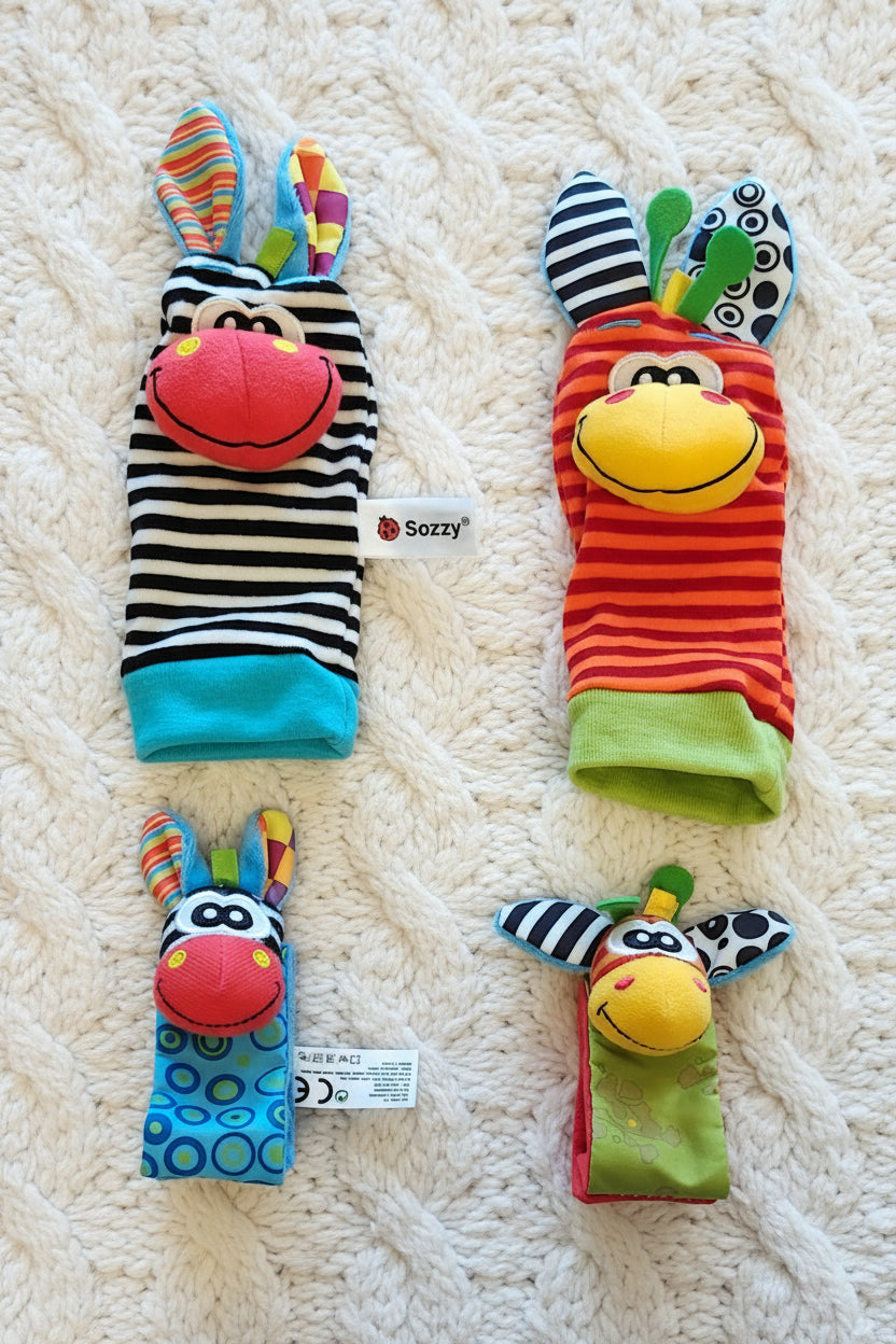 Chaussette sensorielle et hochets Ă poignets ( lot de 4 )