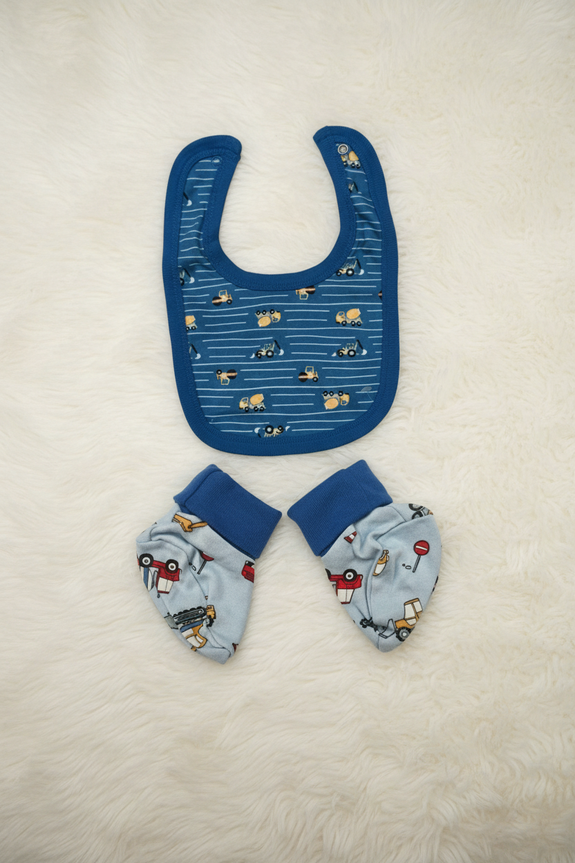 Ensemble Bavette et Pantoufle Bleu Motif Camions et Tracteurs