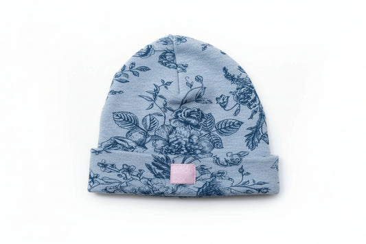 Tuque grise fleurs bleu