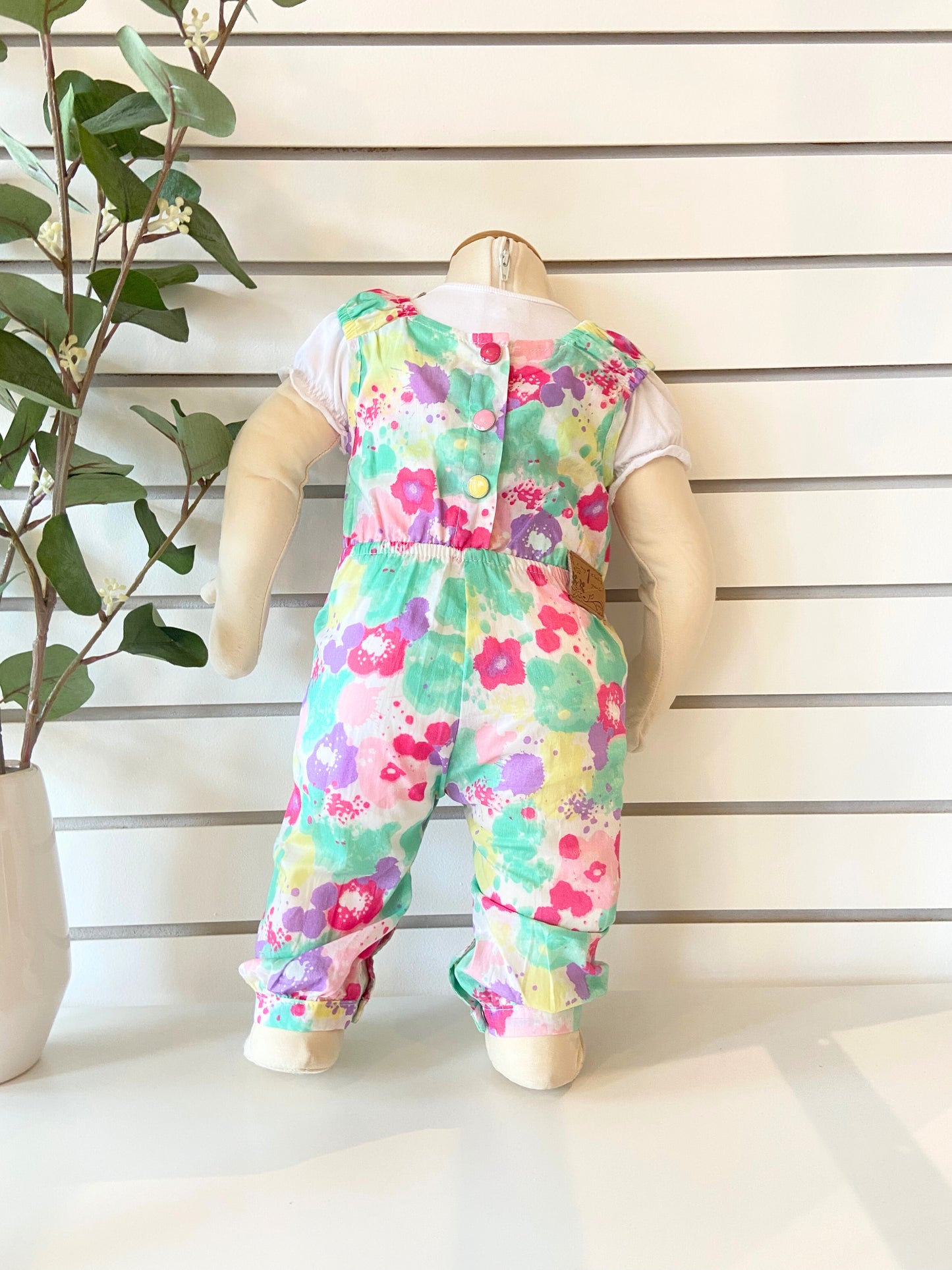 Ensemble barboteuse blanche et salopette colorée