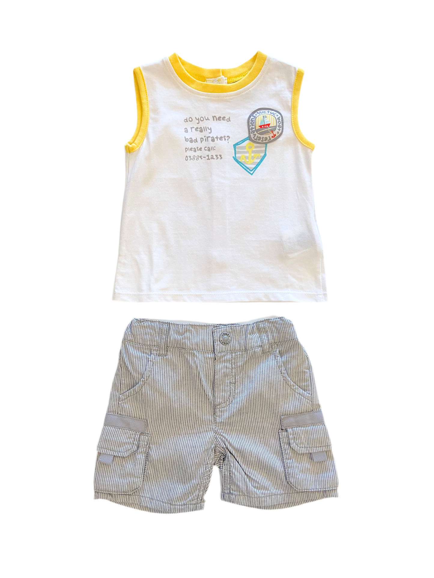 Ensemble camisole blanche et short rayé gris et noir