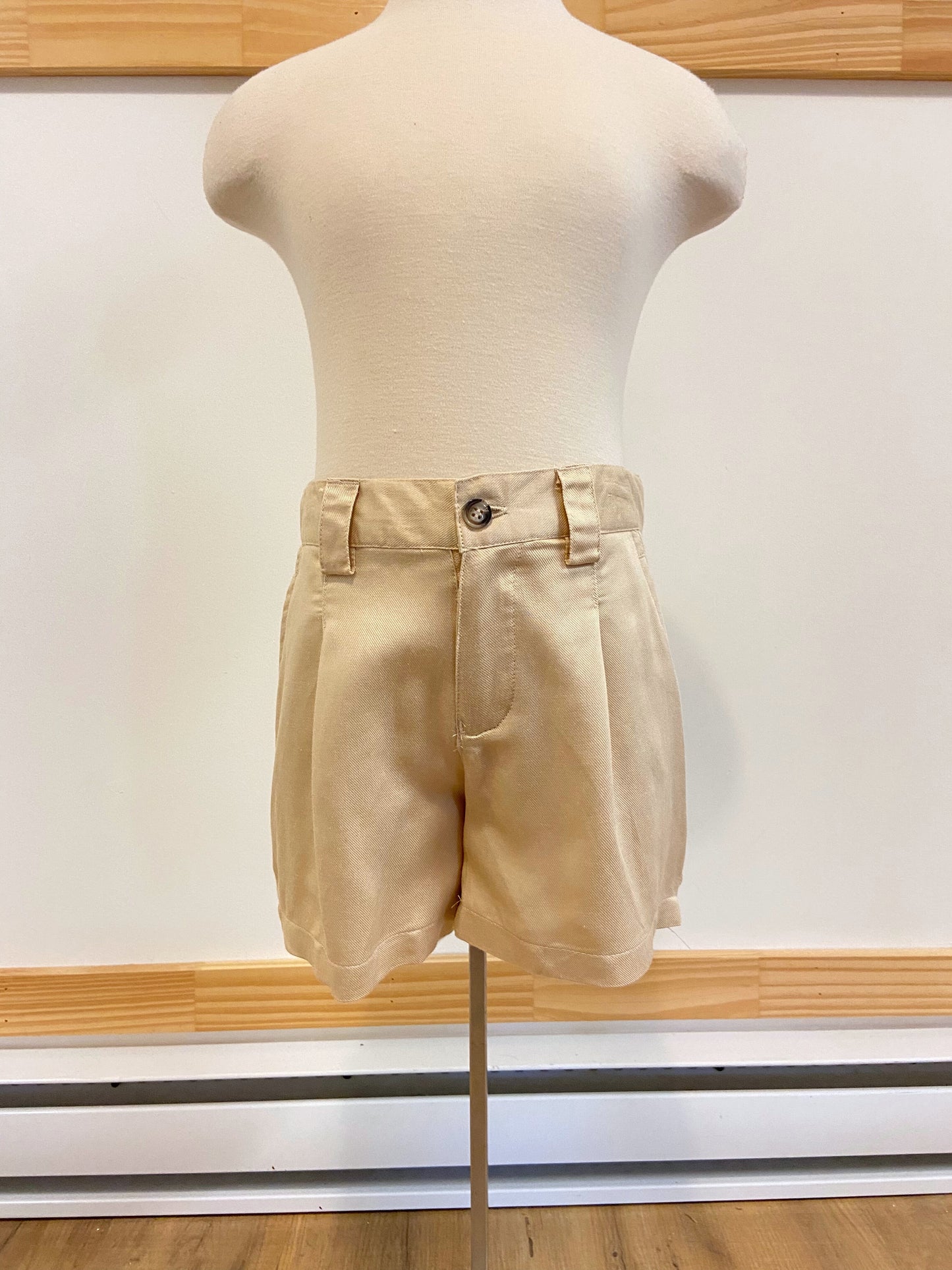 Short uni à taille haute