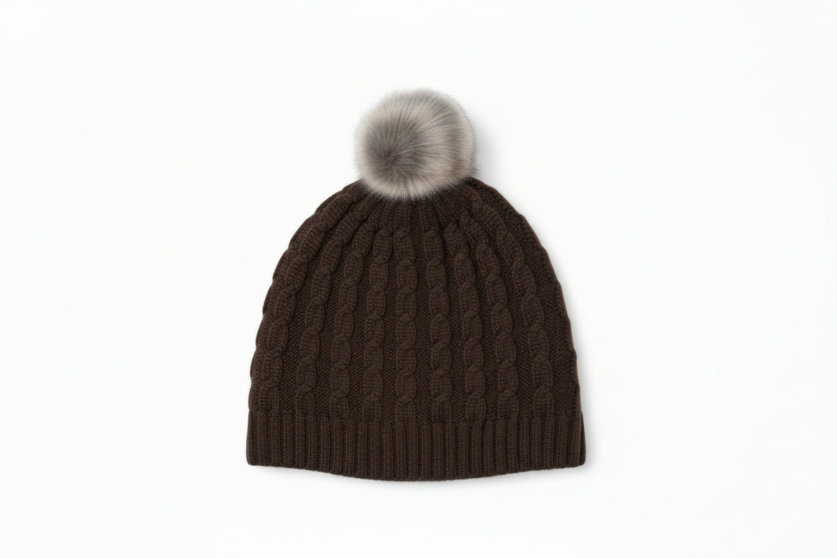 Tuque torsadée brune avec pompon