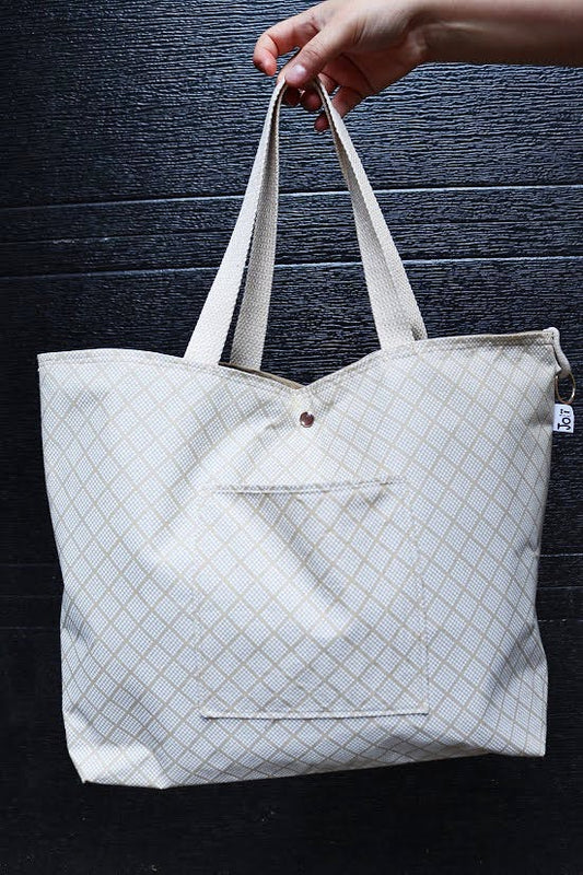 Sac cabas beige design losange blanc, extra large, avec poche sur le devant - Jolï