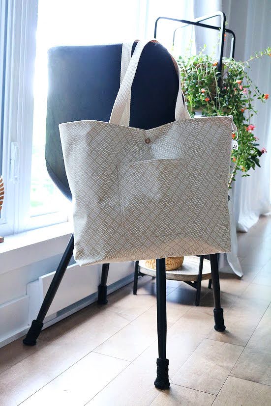 Sac cabas beige design losange blanc, extra large, avec poche sur le devant - Jolï