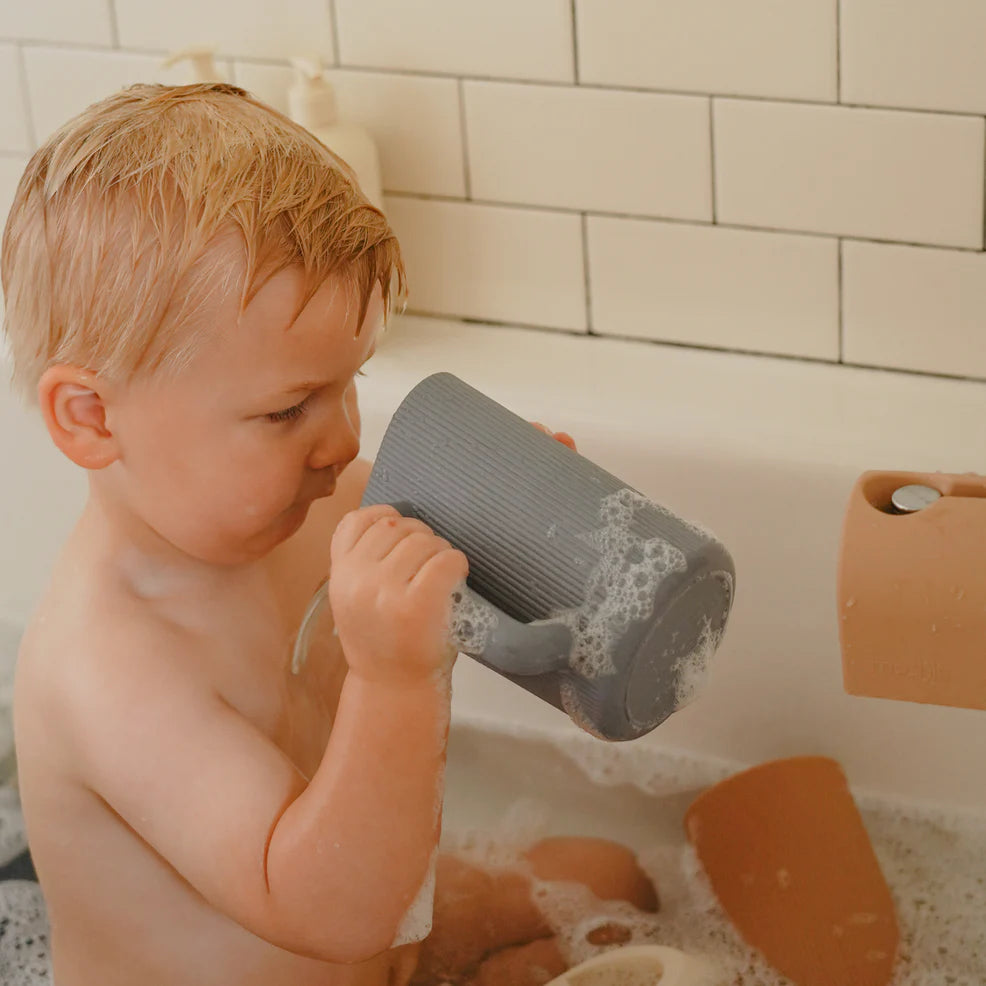 Tasse de rinçage pour le bain