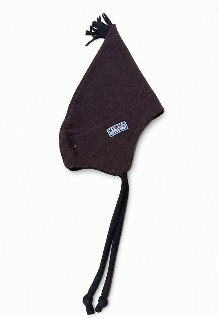 Tuque brune en pointe avec volant noir