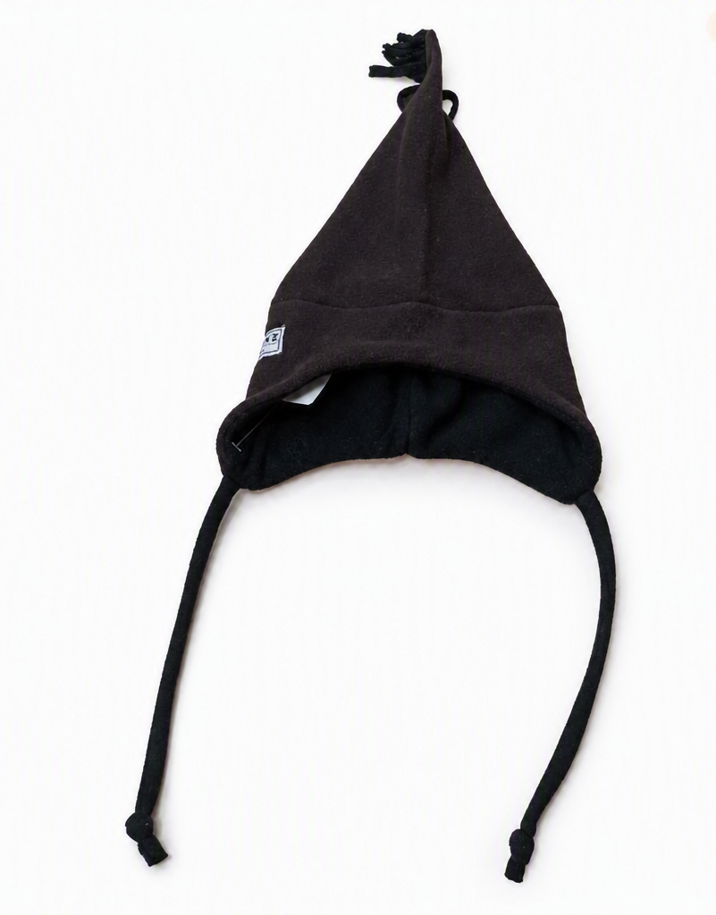 Tuque brune en pointe avec volant noir