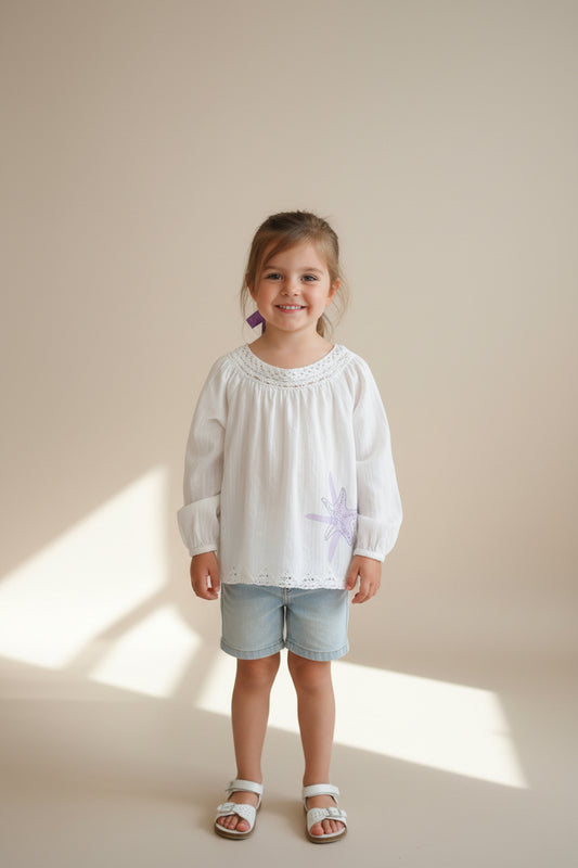 Blouse blanche avec étoile de mer