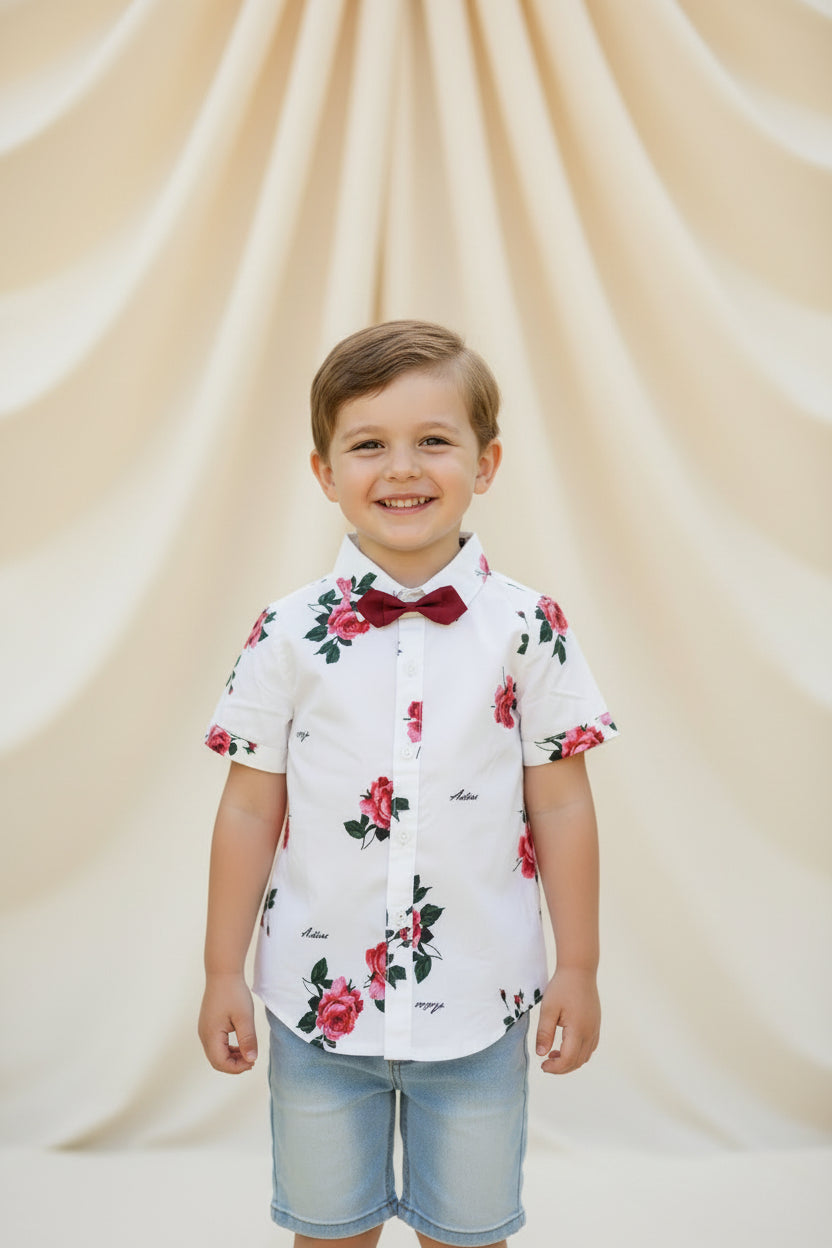 Chemise fleurie & nœud papillon rouge