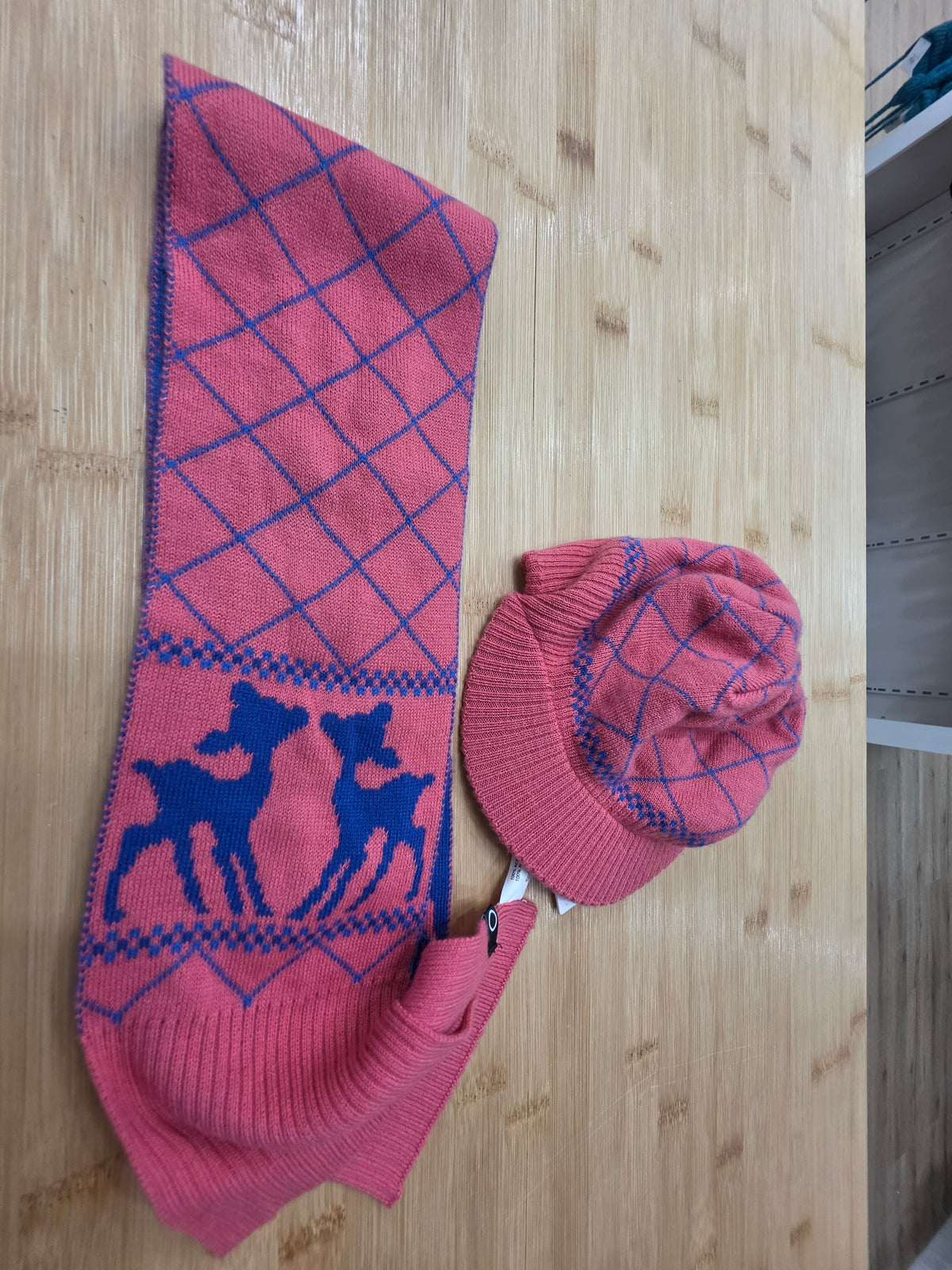 Chapeau et foulard inversible