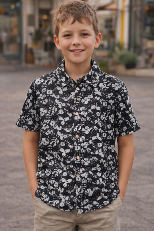 Chemise Noire avec Fleure Blanche Délicate