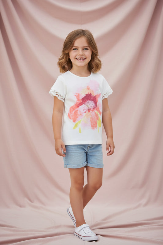 Chandail blanc avec motif et brodrie au dos