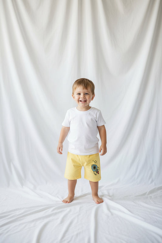 Short jaune motif fusée
