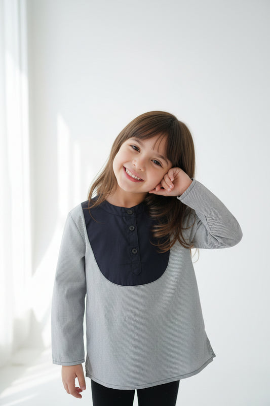 Blouse rayé gris & blanc – chic minimaliste